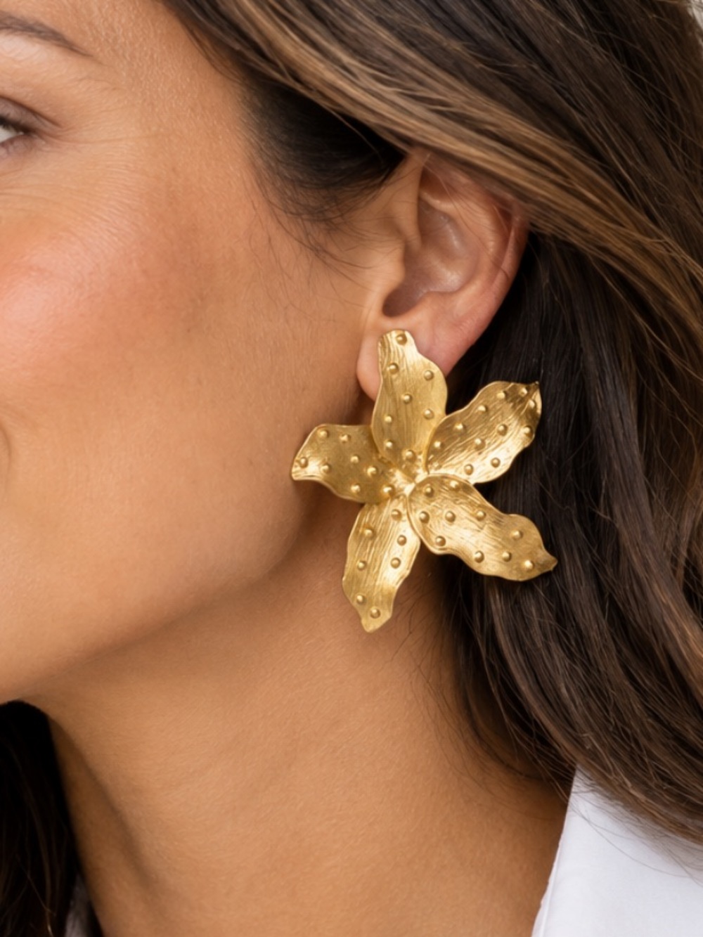 New! Gold Star Flower Statement Earrings (1048) NWOT